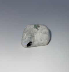 WHITE LABRADORITE/RAINBOW MOONSTONE gemstone